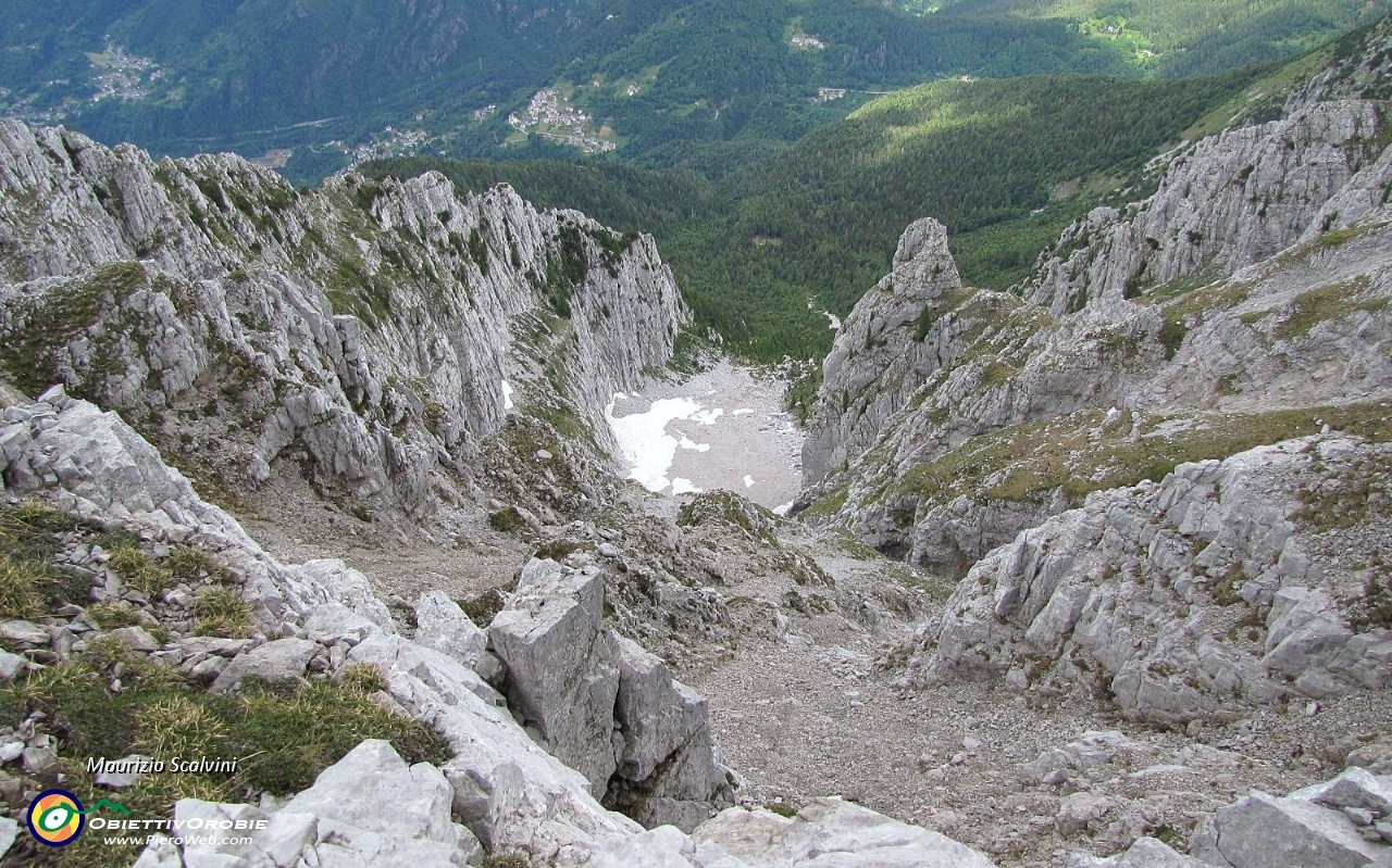 47 I profondo dirupi del versante nord....JPG